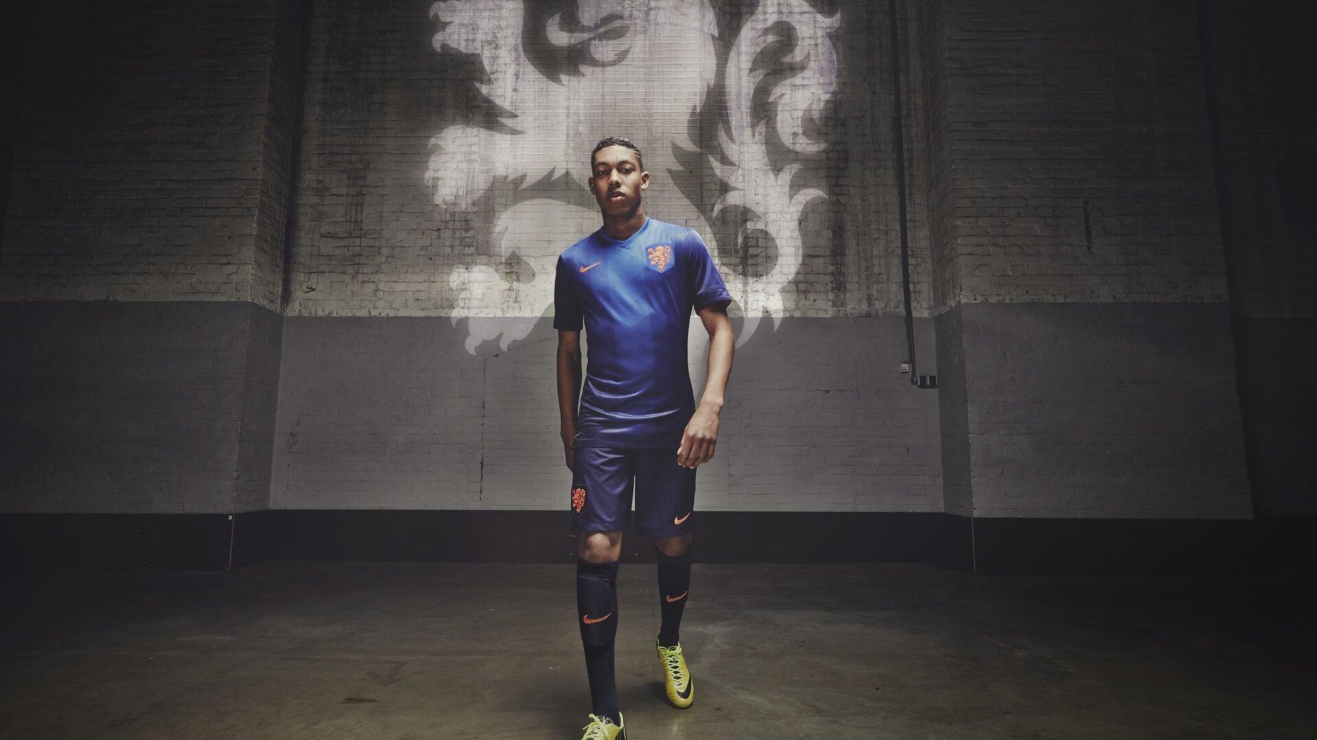 银河战舰十一月星光璀璨，姆巴佩领衔月度最佳候选，维尼修斯、居莱尔竞逐荣耀