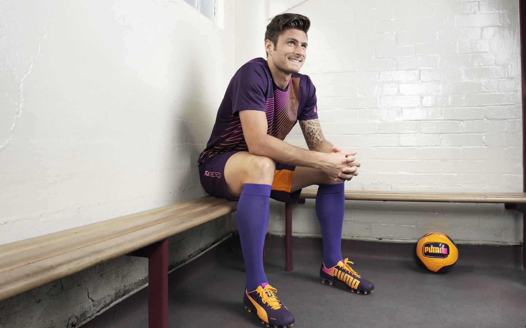 铁锤帮主场迎战黑猫，新援亮相引关注，鲍恩领衔锋线破敌